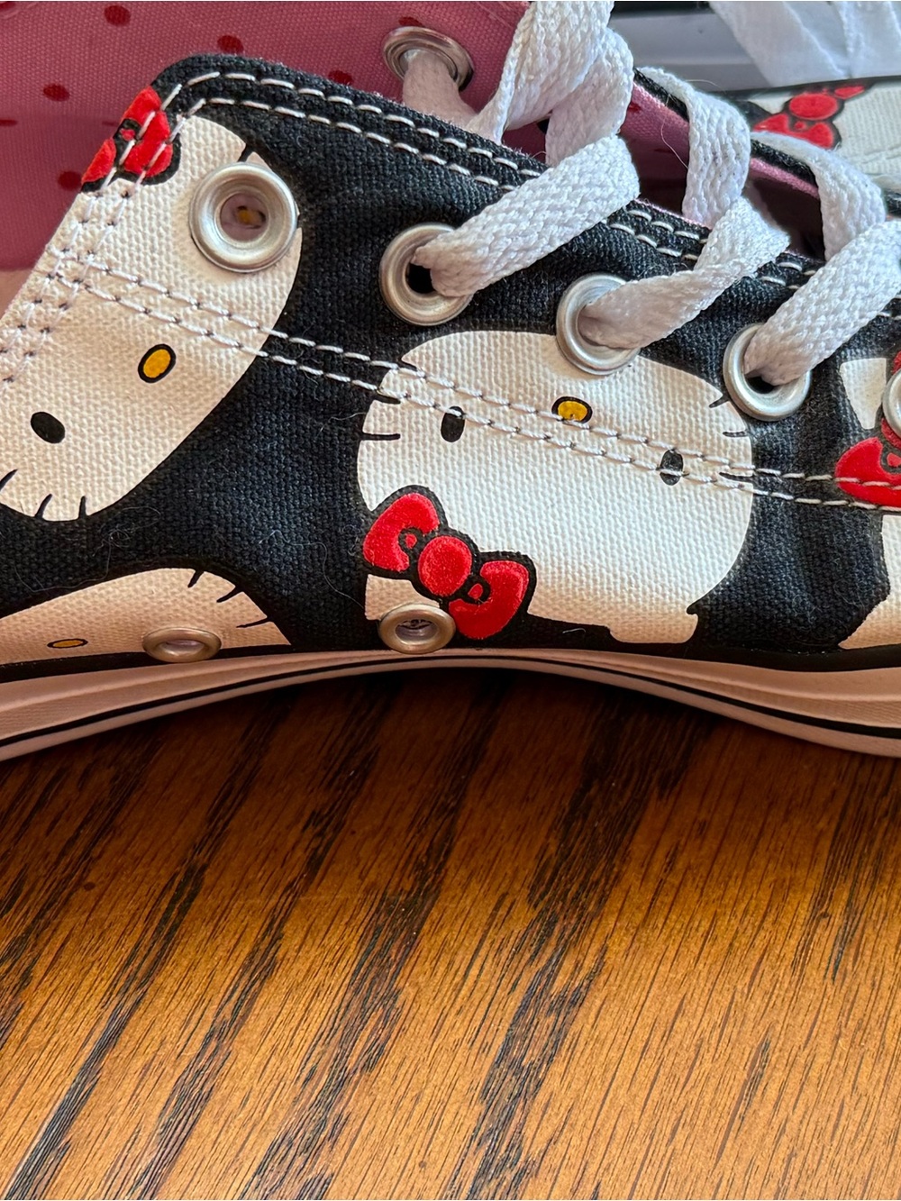 Converse x Hello Kitty Chuck Taylor All Star Canvas Ox Low Top Sneaker - Sz 10 - Picture 1 of 6